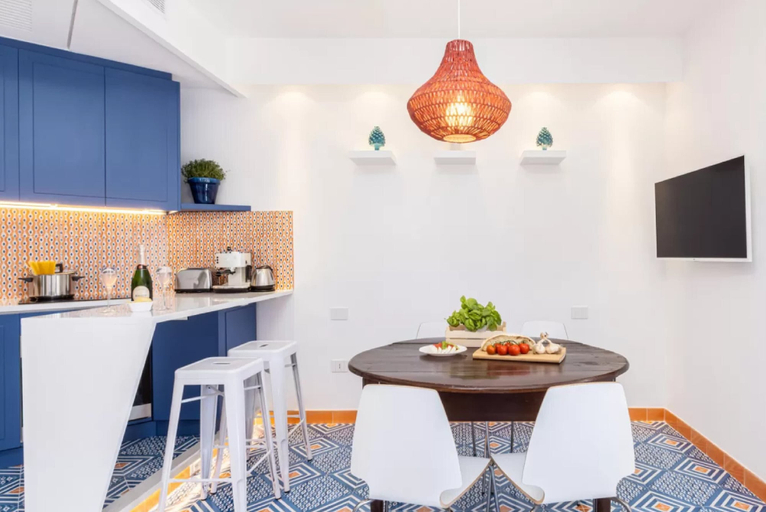 Private kitchen 5, Stylish & Elegant Flat With Terrace, Napoli
