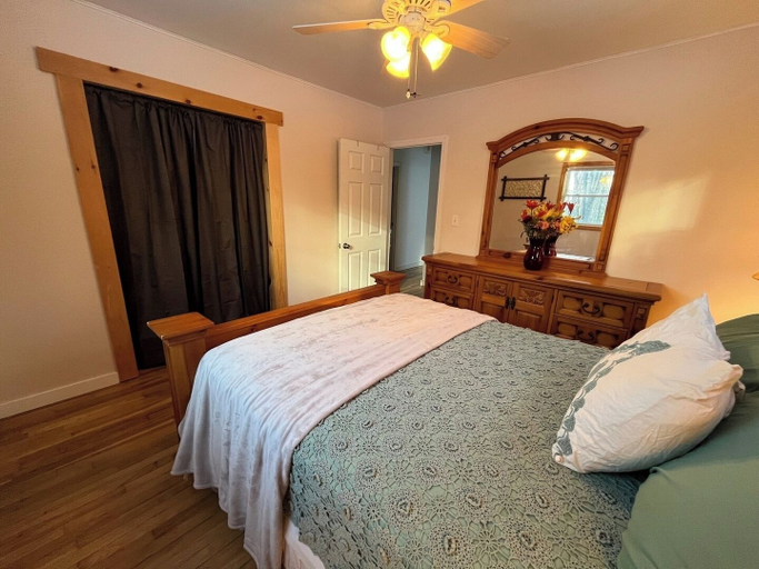 Floor plan 4, Spacious Beach Cabin w/ Lake Access 4BR, Chittenden
