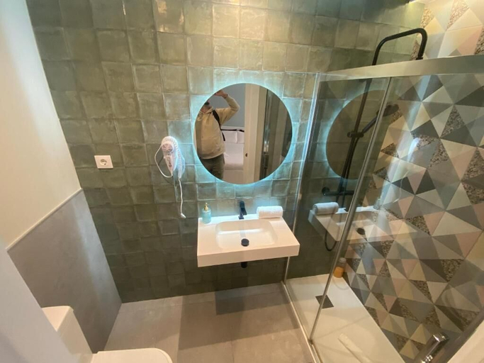 Bathroom 2, Apartamentos Centro Madrid, Madrid
