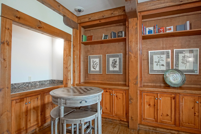 Interior 2, Highland House #102-104: 2br: 2 Bath, Pocahontas