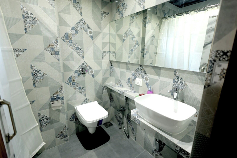 Bathroom 4, Host Inn Mumbai Airport, Mumbai Suburban