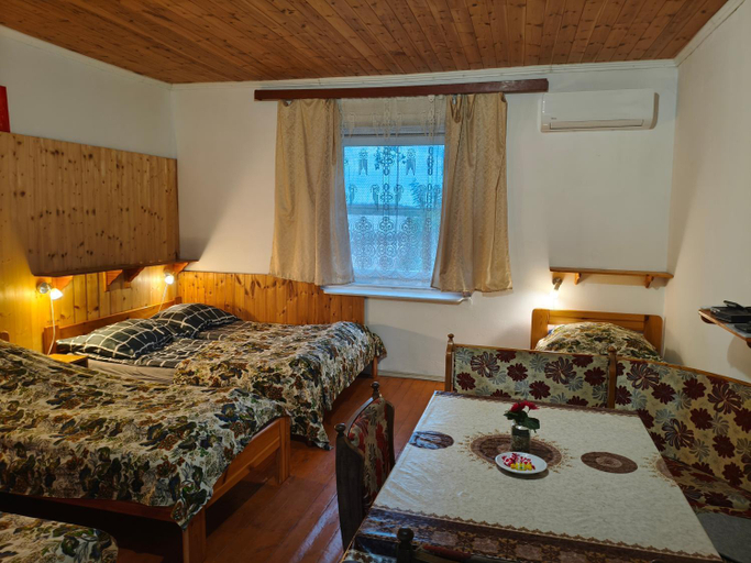 Bedroom 2, Akacvirag Vendeghaz, Komárom