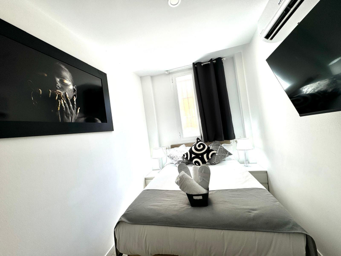 Bedroom 2, Oshun Cinco Torres Suites, Madrid
