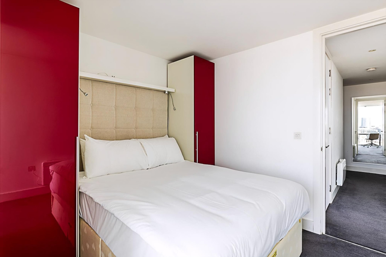 Bedroom, Skyline Serenity in Southwark, London