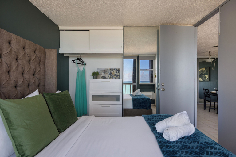 Bedroom 2, Punta Arenas 1BDR OceanfrontPool Parking
