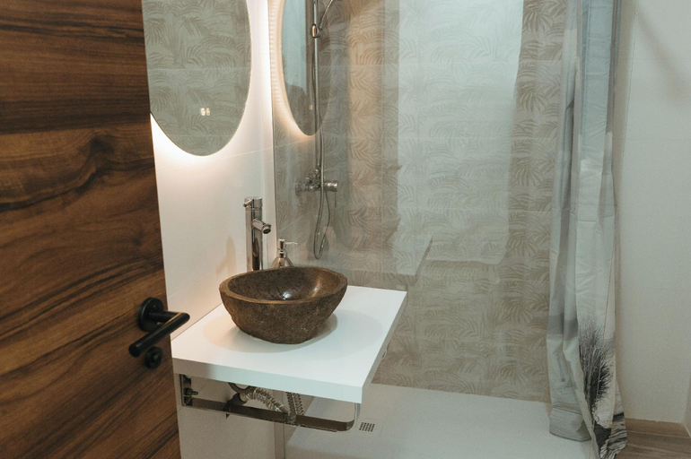 Bathroom 4, Hostel Albergue La Iglesia, La Rioja