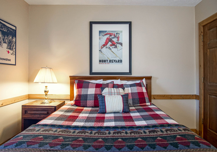 Room 2, Fall Retreat Whistlepunk 1 Slope Side 3BR, Pocahontas