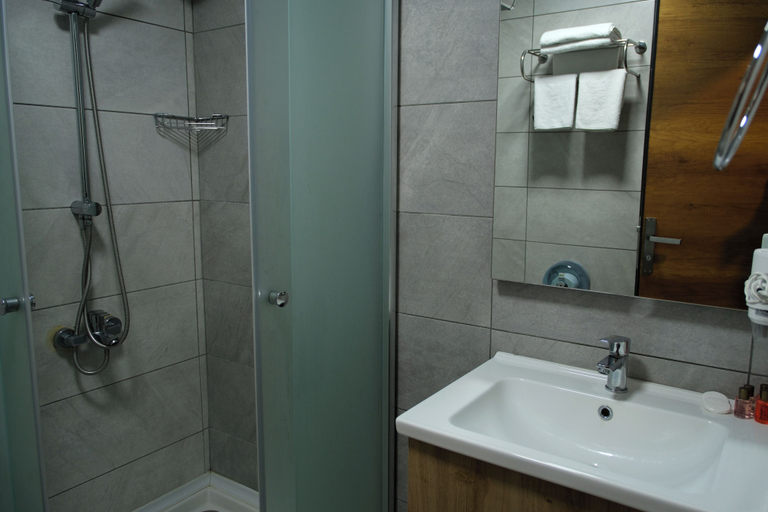 Bathroom, Burç Airport Hotel, Merkez
