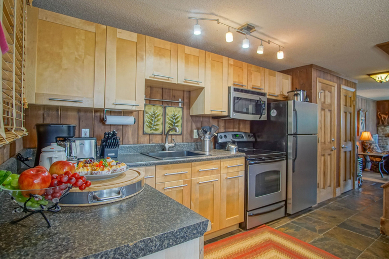 Private kitchen 4, Tree Top 19, Snowpeak 2 Bedroom Spectacular Townhome Slope Side, Pocahontas