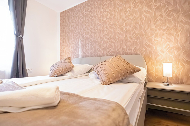 Room 4, Amazing 2BR 1LR Apt Near Donaustadt, Wien