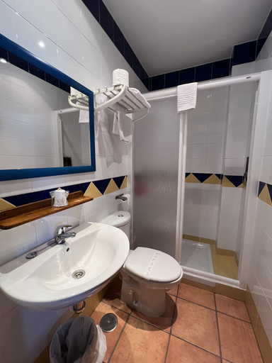 Bathroom 5, Hostal Real, Huelva