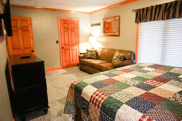 Room 5, Stemwinder #8:3 Bedroom/3.5 Bath Slopeside, Pocahontas