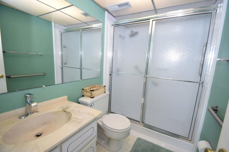 Bathroom 2, Ocean Hideaway 607 by RedAwning, Worcester