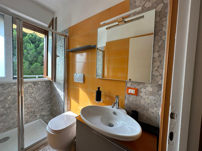 Bathroom 3, Lignano Pineta, Udine