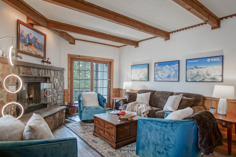 Living area 5, Whistlepunk #11: 2 Bedroom, 2 Bath: Wood Fireplace.central Location, Pocahontas