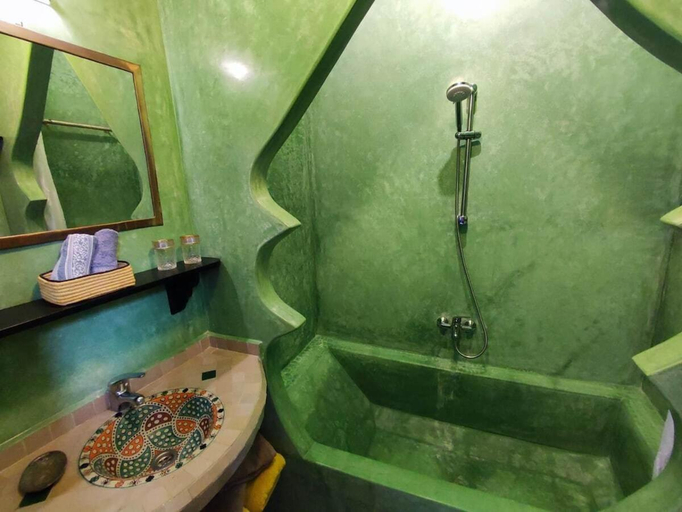 Bathroom 3, Riad de charme L'Oasis d'Essaouira - Chambre Luxe en Terrasse, Essaouira