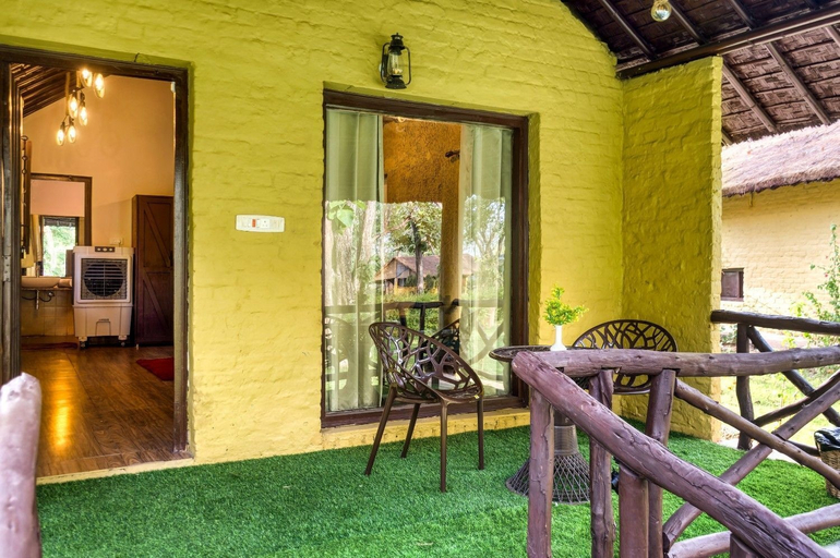 Room 3, Bijrani Jungle Cottages by CYJ, Nainital