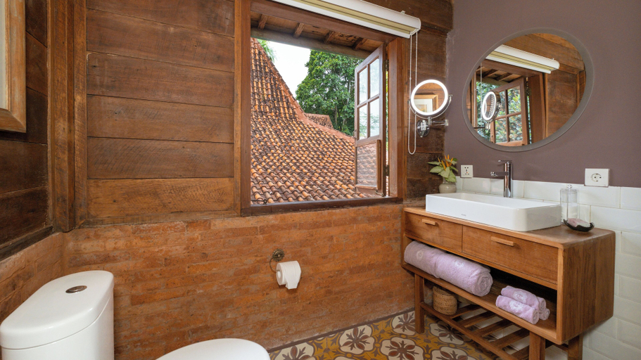 Bathroom 3, Rumah Melati Estate by Villa Finder, Gianyar