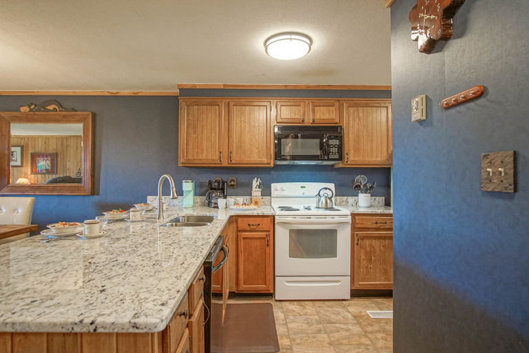 Private kitchen 2, Powderidge #31: 2 Bedrooms, 2 Full Baths: Slope Side, Wood Fireplace, Pocahontas