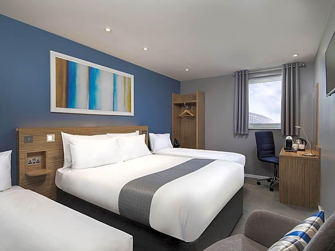 Bedroom 3, Travelodge Plus Galway