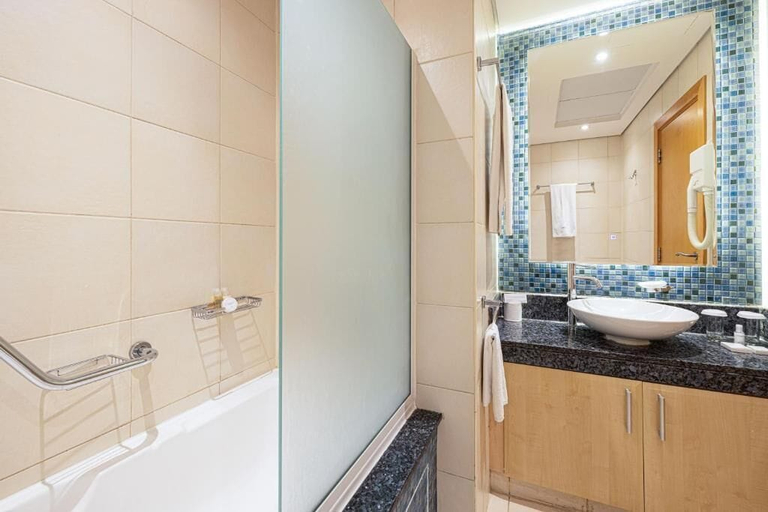 Room 4, Highend Shoreline Prestige Palm Jumeirah, Dubai