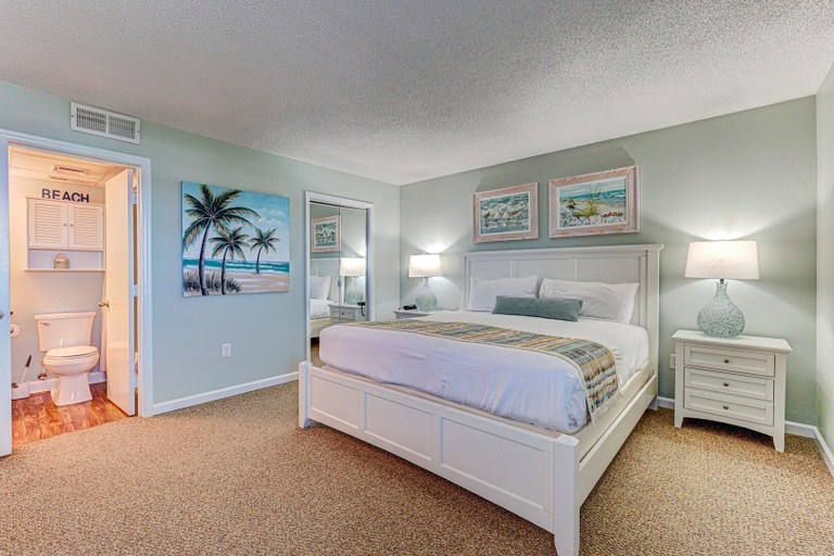 Room 5, 1112 Relax Life Is Good by Atlantic Towers, New Hanover