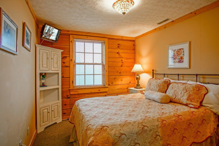 Room 2, Loggers Run #7: 5 Bedrooms, 3.5 Bath: Slope Side. Overlooks The Ski Trail !, Pocahontas