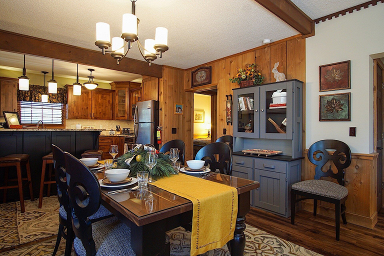 Room 5, Whistlepunk 20 Wilderness Hideaway, Slope Side, Spacious 2 Br Condo, Pocahontas