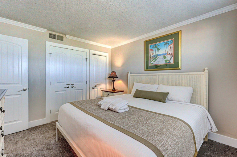 Room 2, 1107 Surf's Up by Atlantic Towers, New Hanover