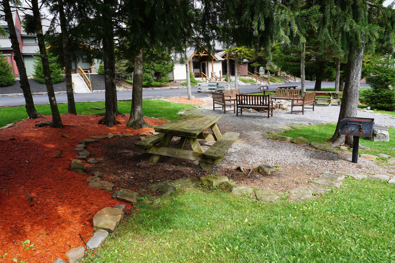 Outdoor dining 3, Tree Top 27 Mountaineer 3 Br Condo Slope Side, Pocahontas
