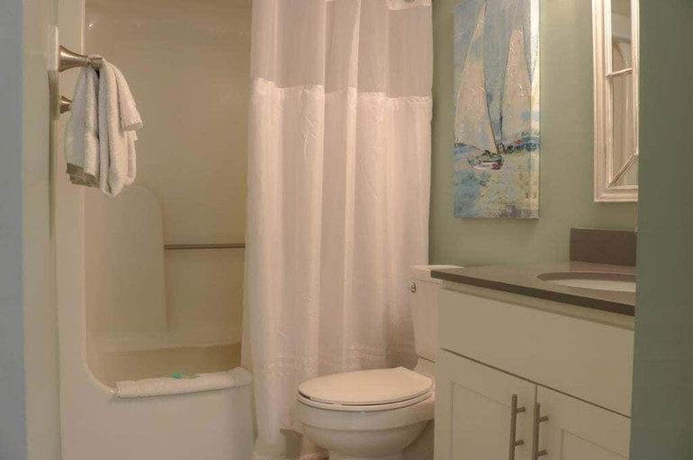 Bathroom 5, 1104 Starfish Room by Atlantic Towers, New Hanover