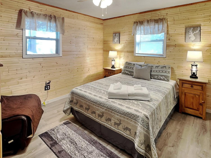 Bedroom 3, The Elk Meadow Cozy Cabin, Lincoln