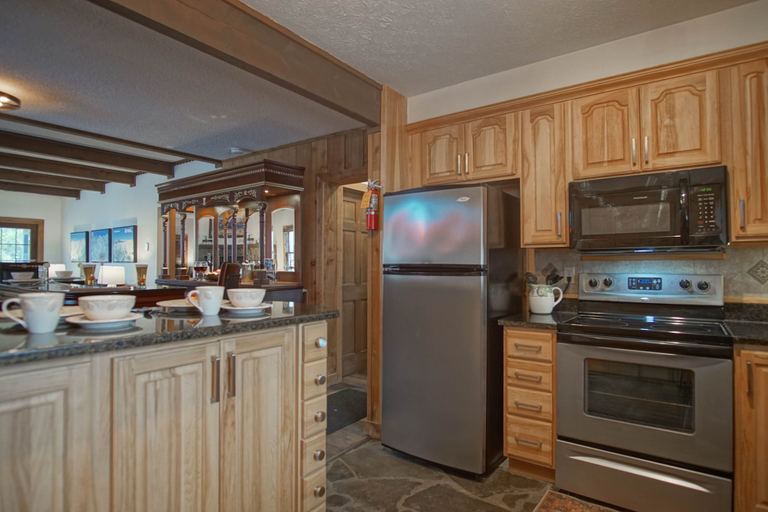 Private kitchen 2, Whistlepunk #11: 2 Bedroom, 2 Bath: Wood Fireplace.central Location, Pocahontas