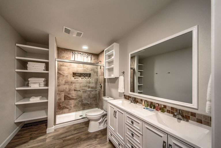 Bathroom, All Decked Out Cl 2232 3 Bedroom Home by RedAwning, Comal
