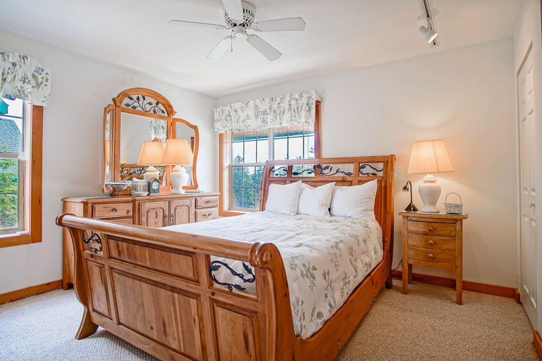 Room 5, Camp 4 24: Slope Side, Cozy 2 BR With Shuttle Service, Pocahontas