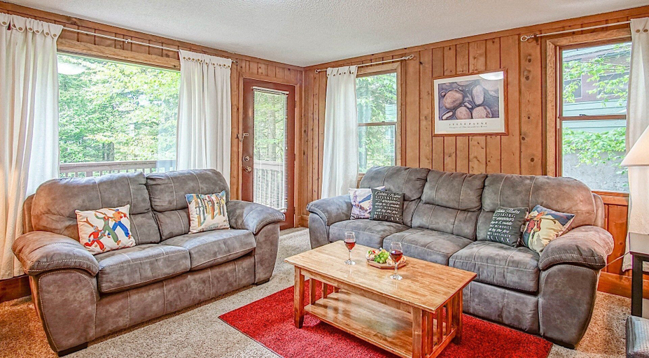 Living area 4, Tree Top 27 Mountaineer 3 Br Condo Slope Side, Pocahontas