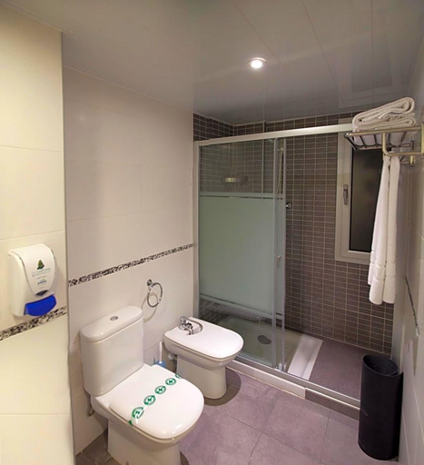 Bathroom 3, Hotel Neptuno, Barcelona