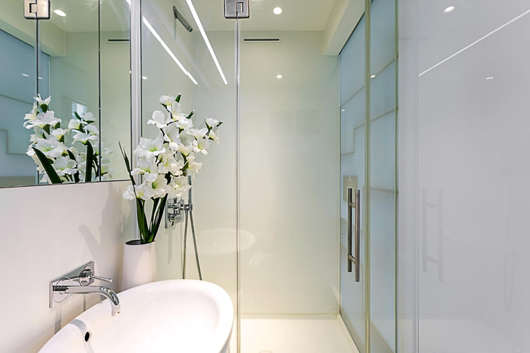 Bathroom 4, Idyllic Covent Garden Flat, London