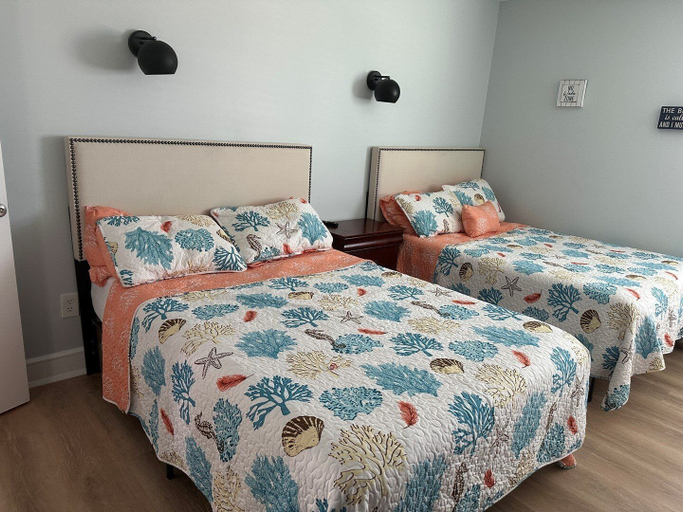 Room 2, Boston Commons Penthouse 5 Bedroom Condo by RedAwning, Horry