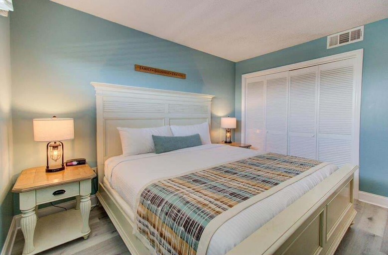 Room 3, 0610 Smooth Sailing by Atlantic Towers, New Hanover