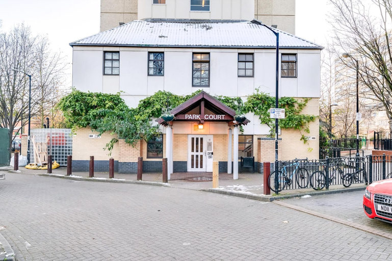 Exterior & Views 2, Cosy Battersea Flat, London