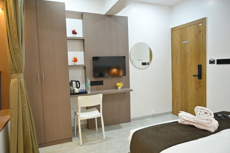Room 5, Hotel City Center Executive Magarpatta, Pune