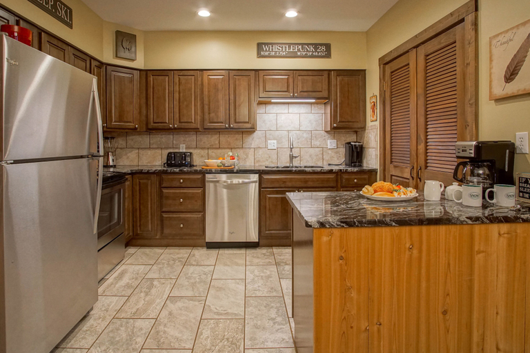 Private kitchen 4, Whistlepunk # 28: 2 Bedrooms, 2 Full Baths: Slope Side. Wood Fireplace. Central Location, Pocahontas
