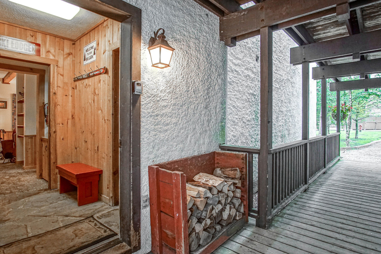 Interior entrance, Whistlepunk #31: 2 Bedrooms, 2 Bath: Slope Side, Central Location. Wood Fireplace, Pocahontas