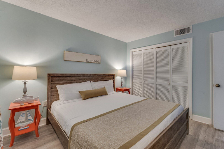 Room 3, 1108 Ocean Serenity 1 Bedroom Condo, New Hanover