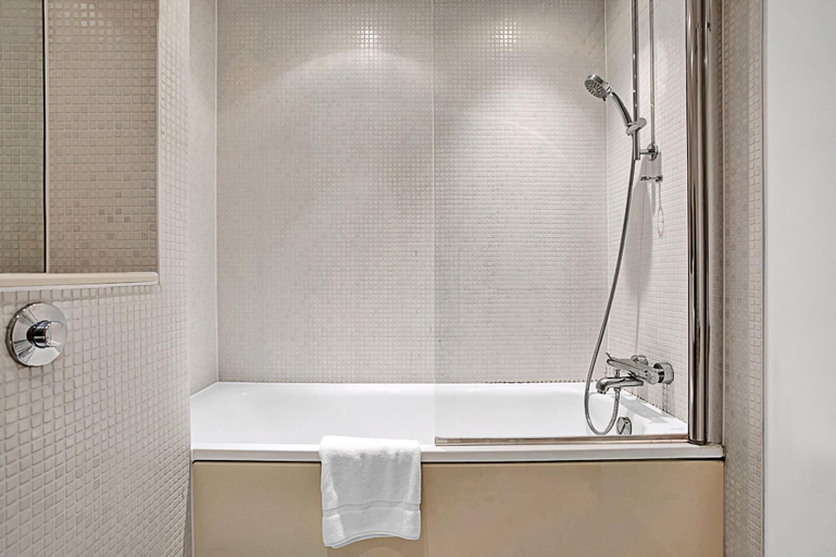 Bathroom 4, Urban Retreat Stylish 1-bed Bliss, London