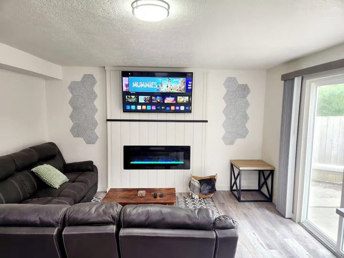 Living area, Quiet hideaway - Private entrance, Snohomish