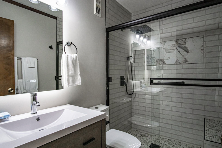 Bathroom 3, 2 Br: Snowcrest 314b: Indoor Hot Tubs Game Room Easy Slope Access, Pocahontas