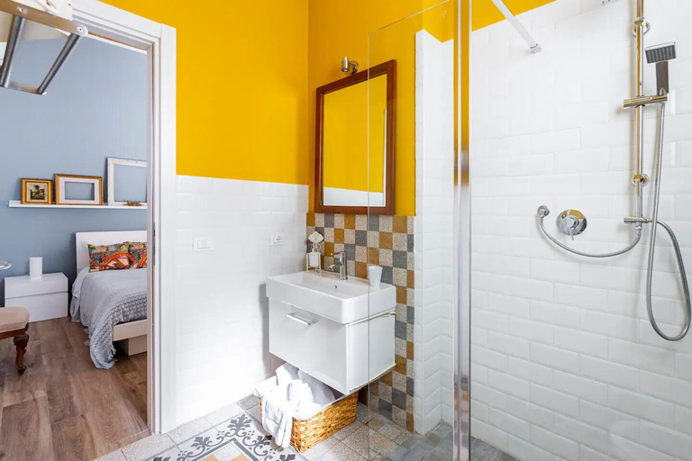 Bathroom 2, Binario 91 Rooms, Palermo