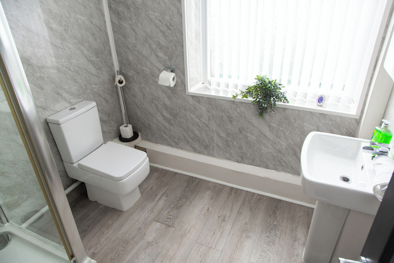 Bathroom 5, Residency apartments liverpool, Sefton